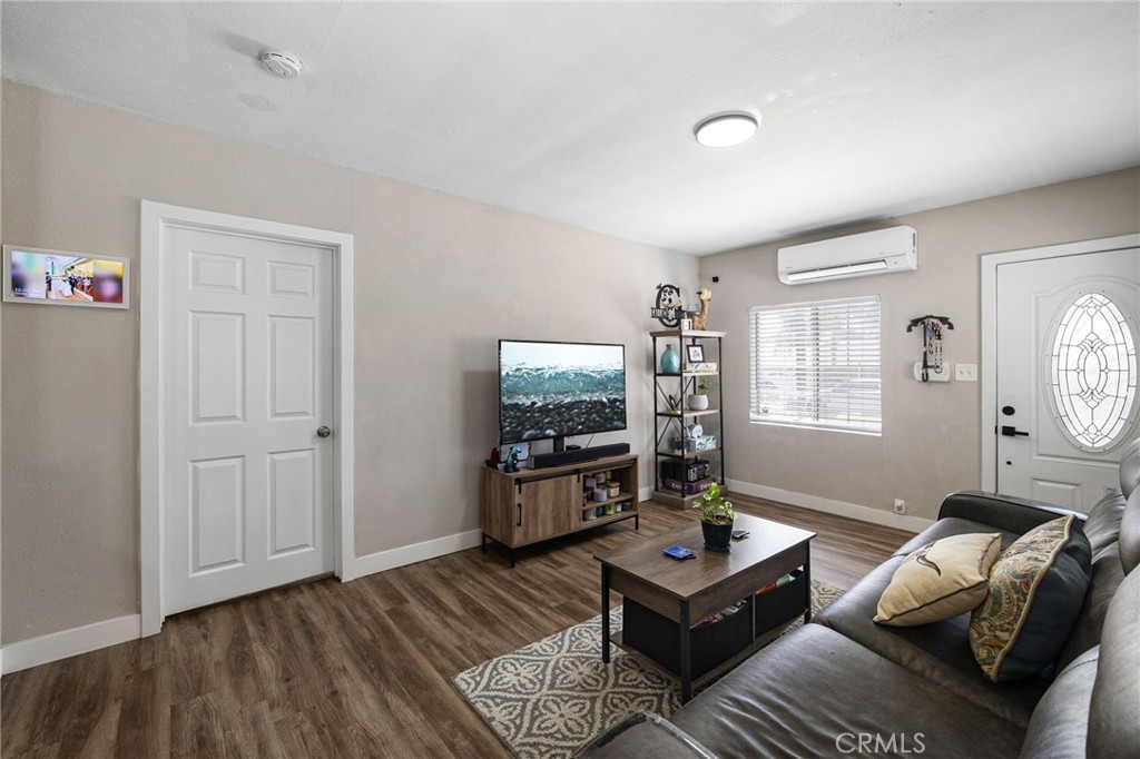 909 E I Street Property Photo 4