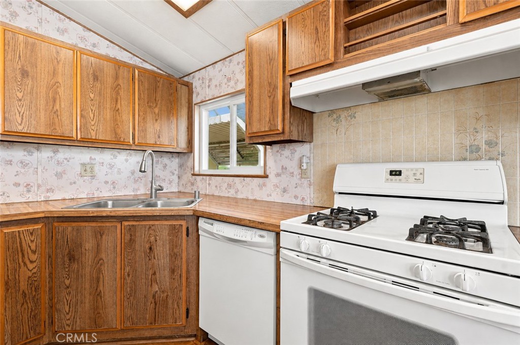 1630 W Covina Boulevard 26 Property Photo 6