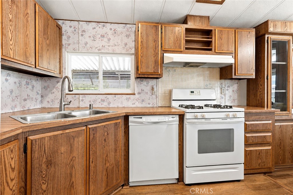 1630 W Covina Boulevard 26 Property Photo 11