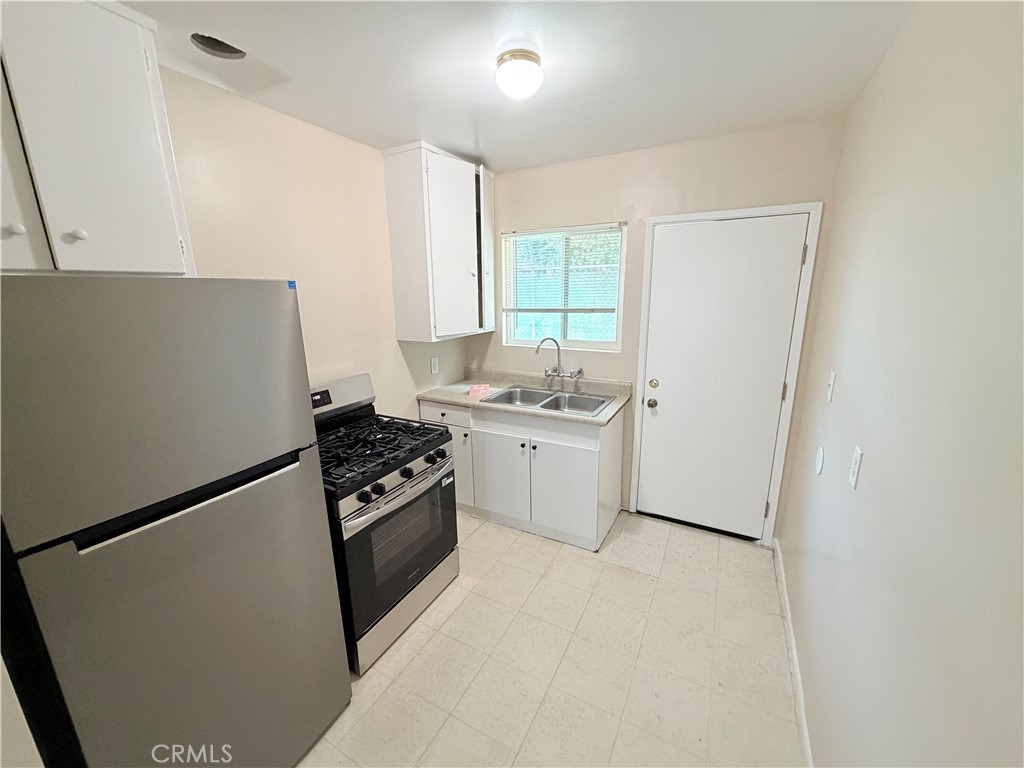 936 W Foothill Boulevard 12 Property Photo 1