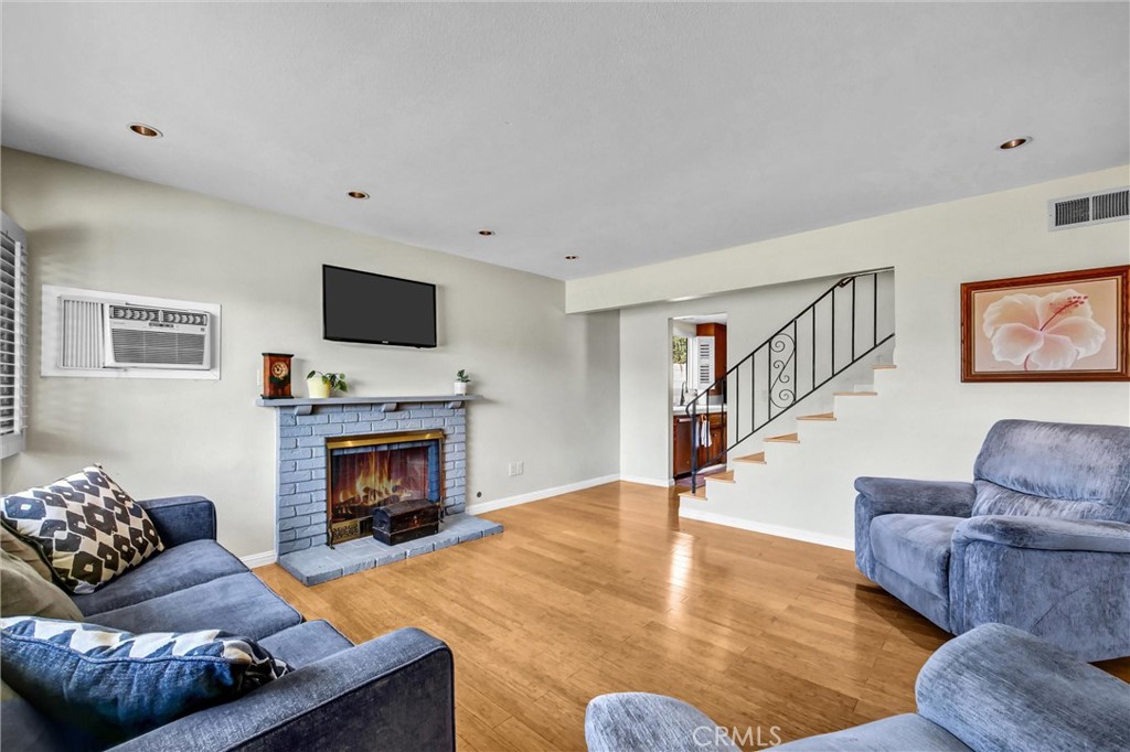 437 Portola Property Photo 4