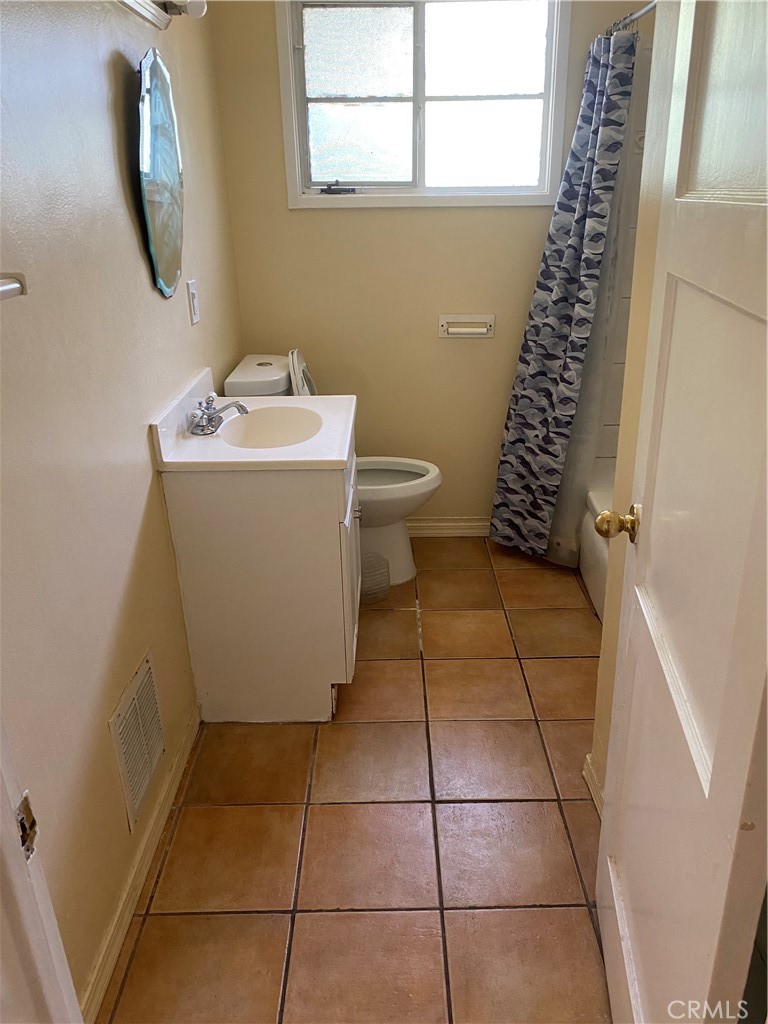 4061 Abourne C Property Photo 6