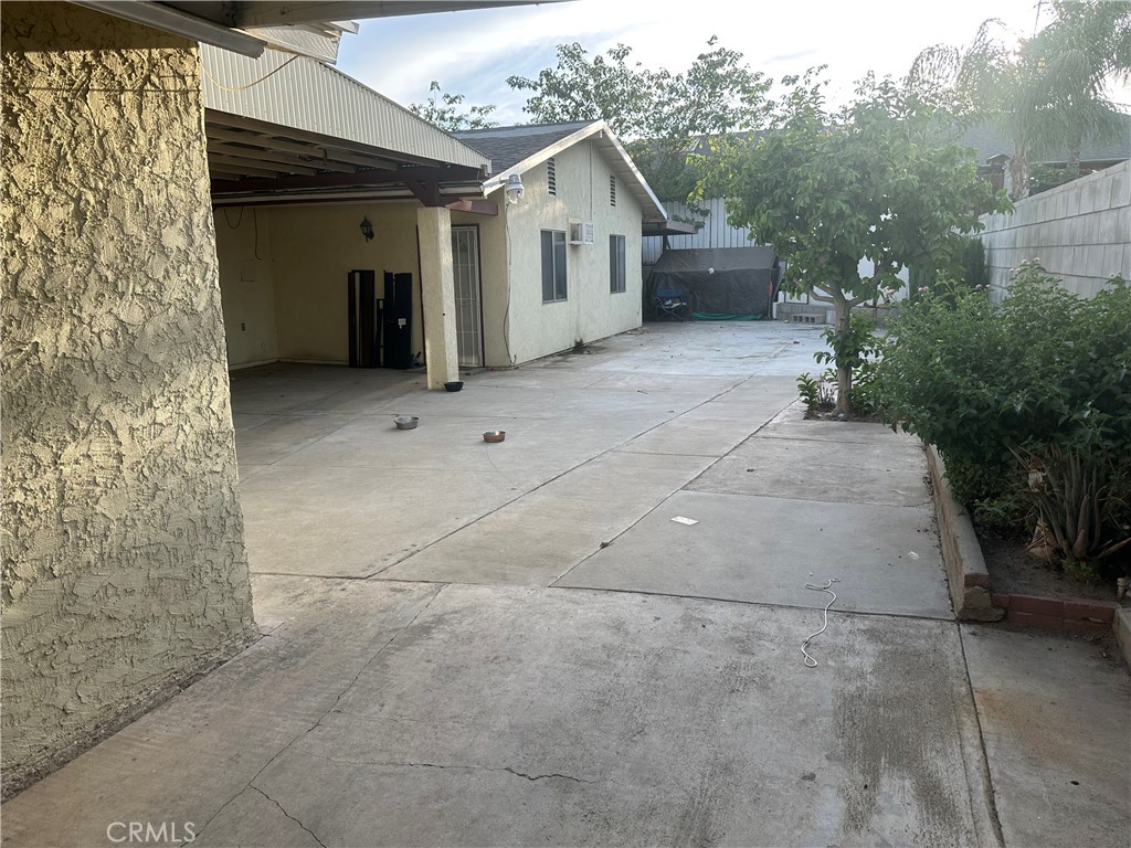 1040 S Alice Property Photo 3