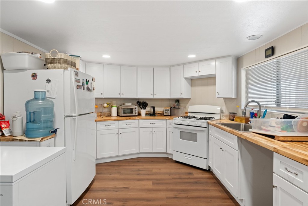 12582 2nd 11 Property Photo 10