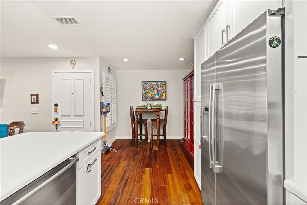3860 Amberly Property Photo 10