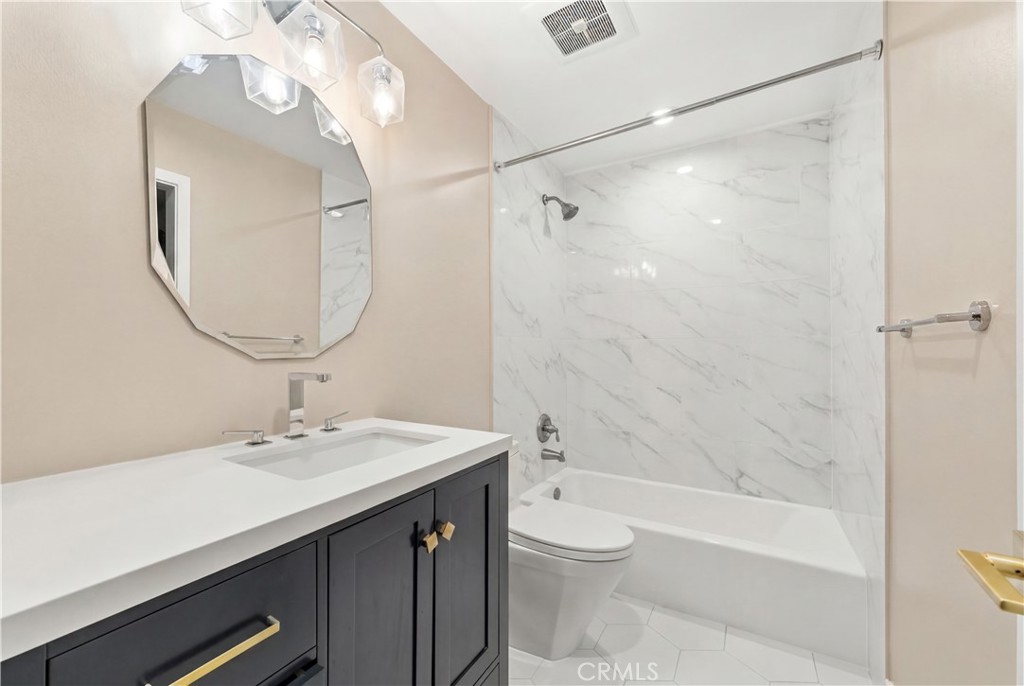 3860 Amberly Property Photo 13