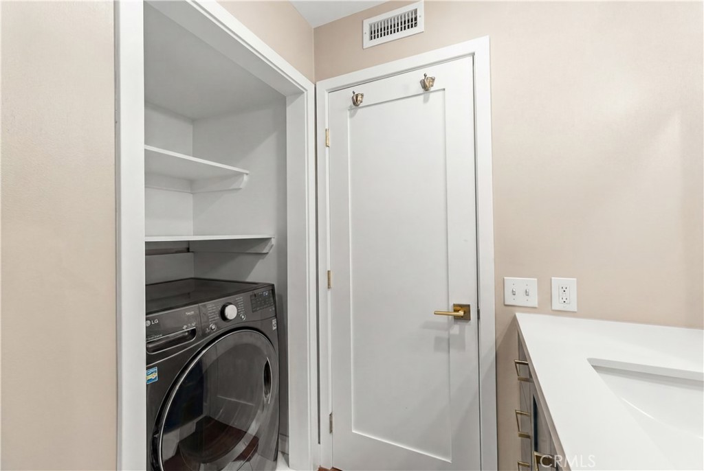 3860 Amberly Property Photo 14