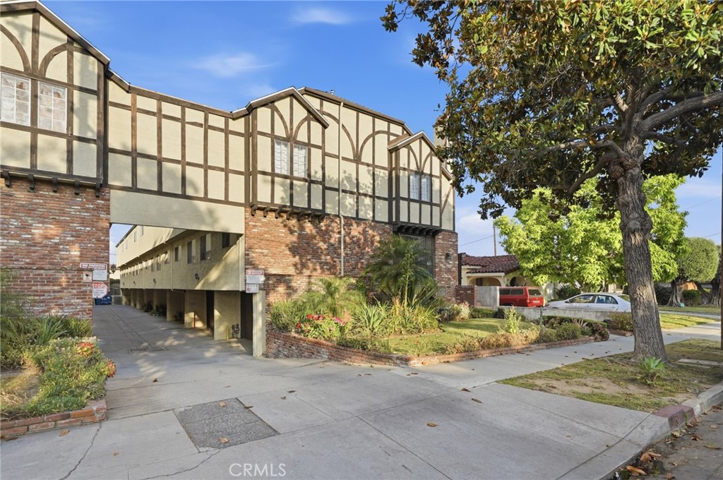 824 S Stoneman Avenue 16 Property Photo 2