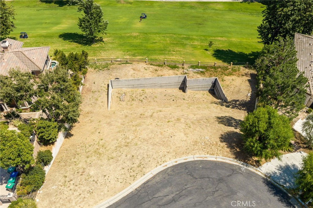 16135 Greens Court Property Photo 8