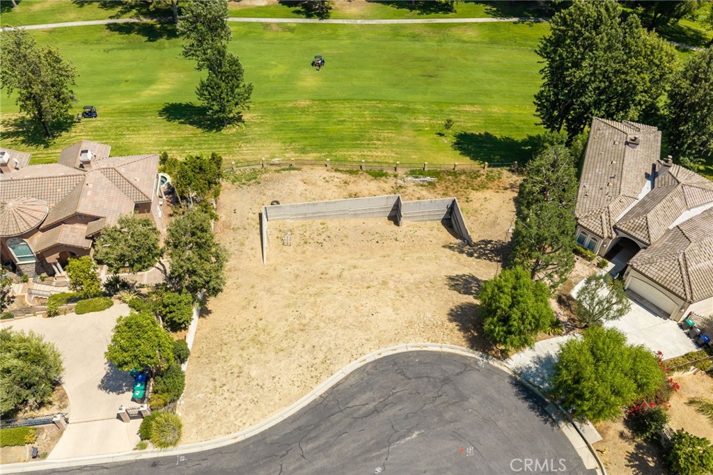 16135 Greens Court Property Photo 9