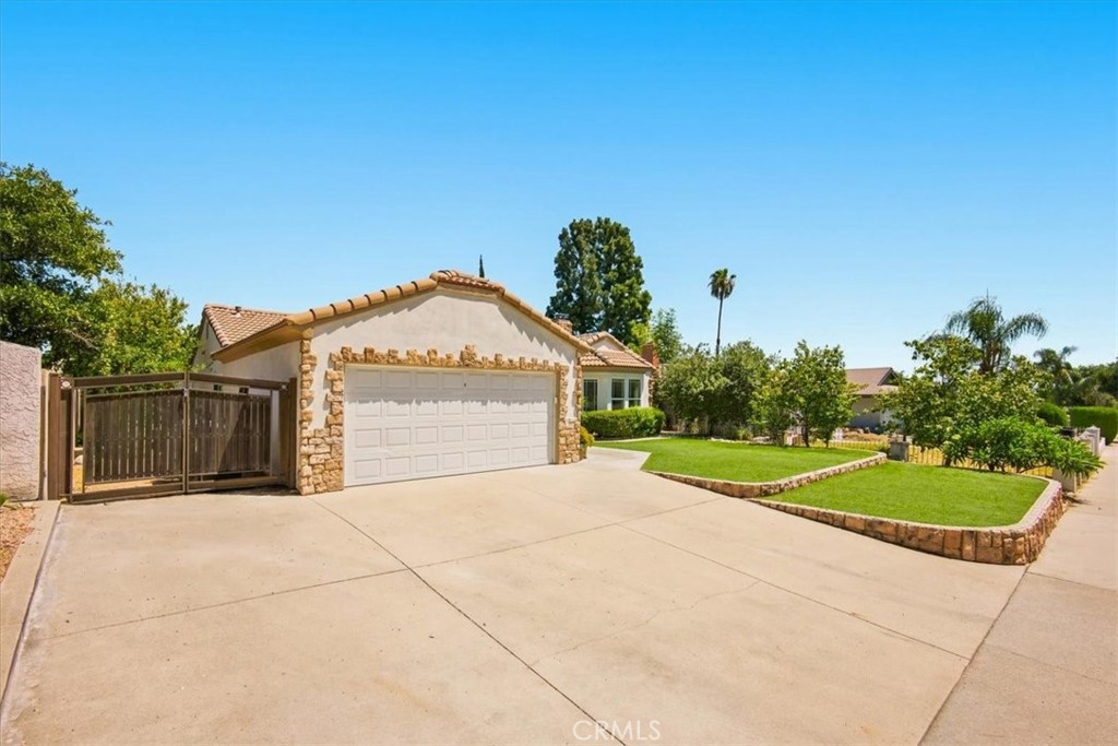 7865 Layton Property Photo 4