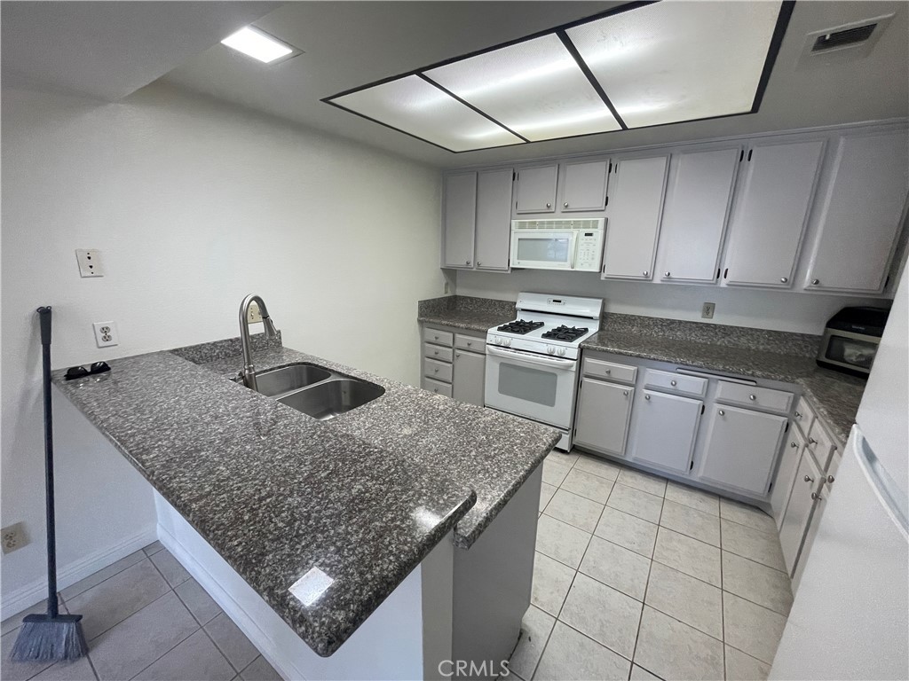 50 Woodleaf Property Photo 7