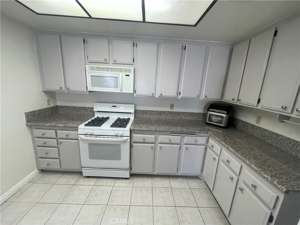 50 Woodleaf Property Photo 8