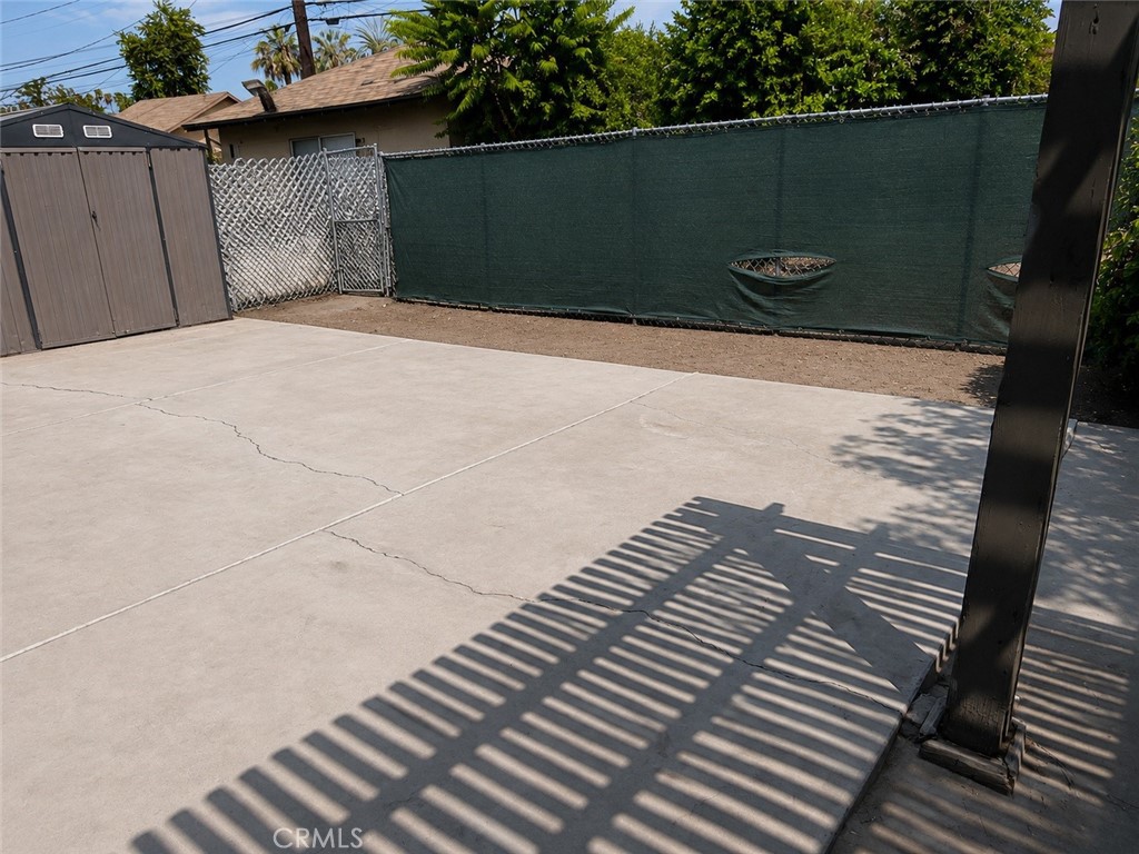 210 E 9th Property Photo 14