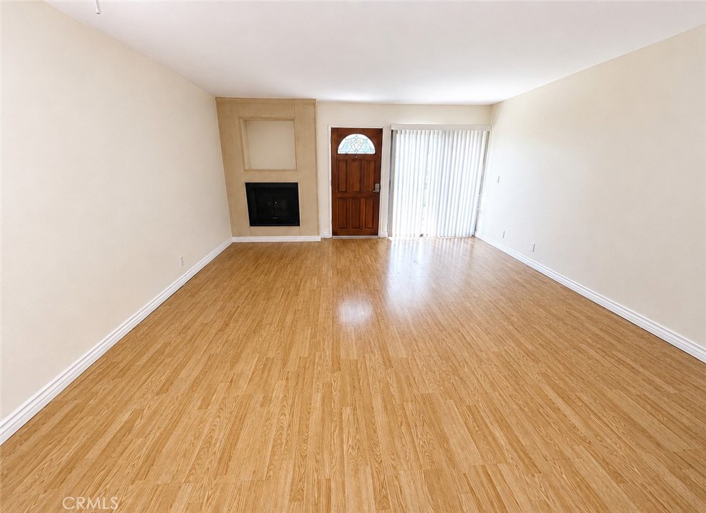 15051 Chatsworth St Property Photo 4