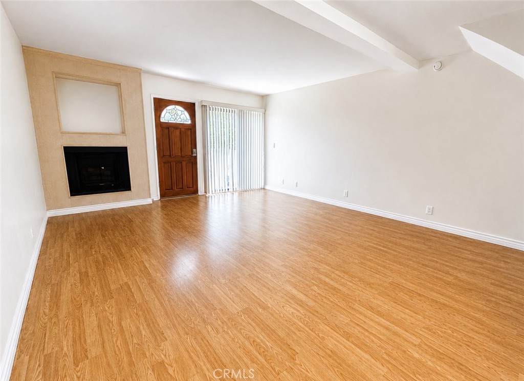 15051 Chatsworth St Property Photo 6