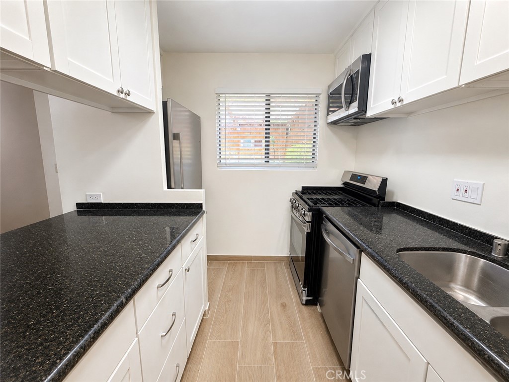 15051 Chatsworth St Property Photo 7