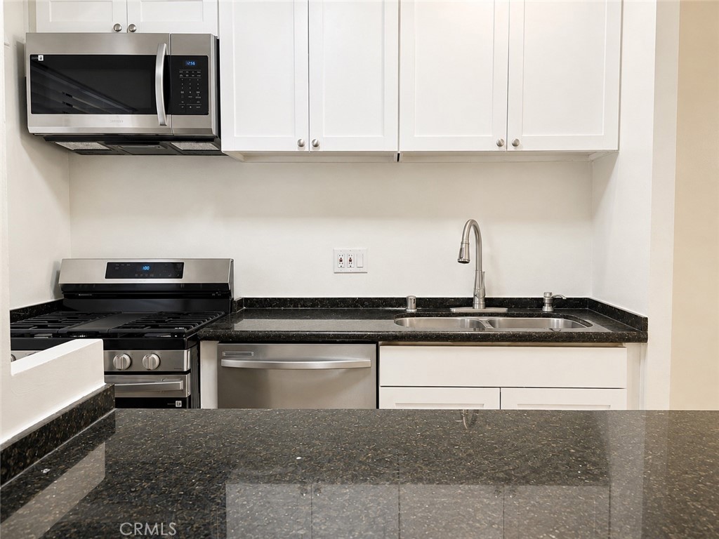 15051 Chatsworth St Property Photo 8
