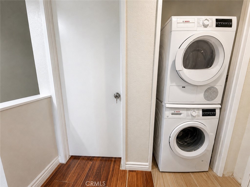 15051 Chatsworth St Property Photo 11