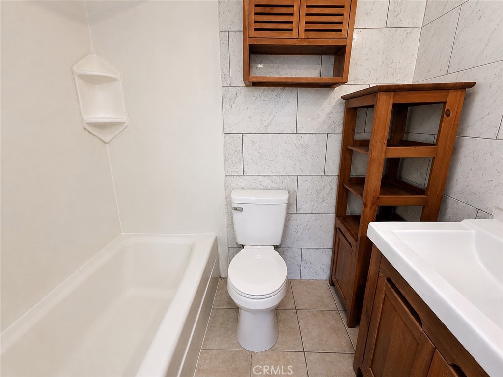 15051 Chatsworth St Property Photo 19