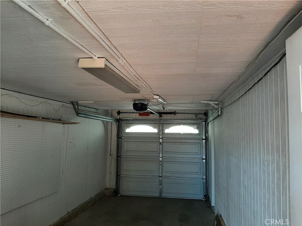 1652 Home Terrace Property Photo 3