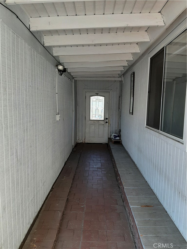 1652 Home Terrace Property Photo 4