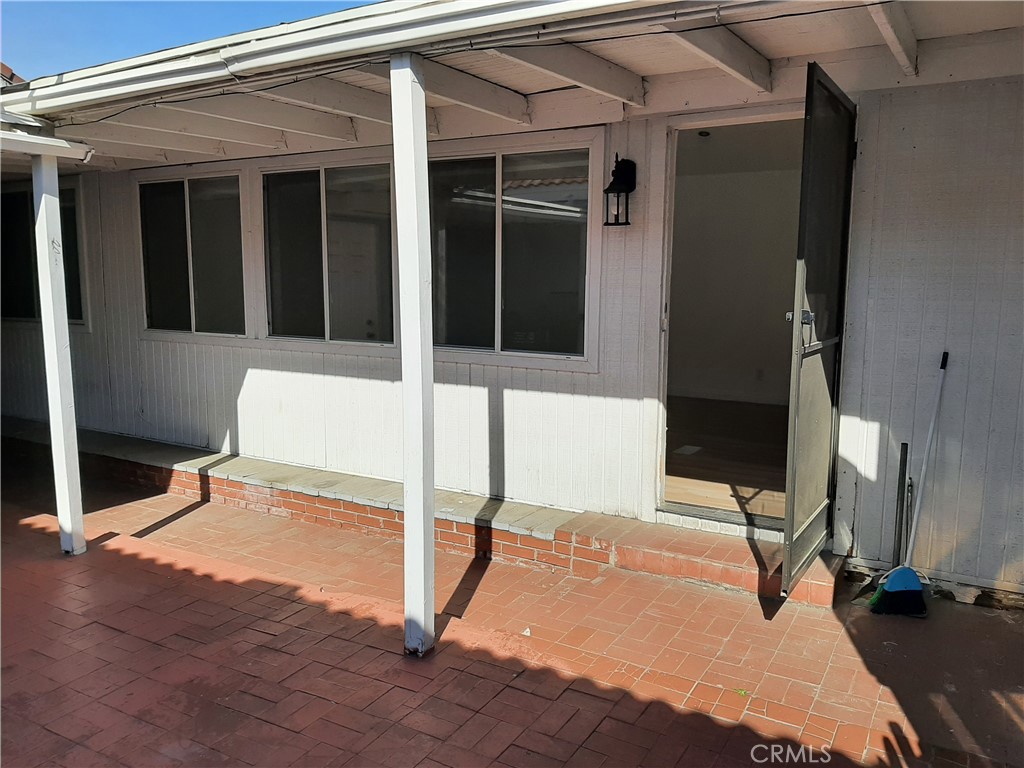 1652 Home Terrace Property Photo 5