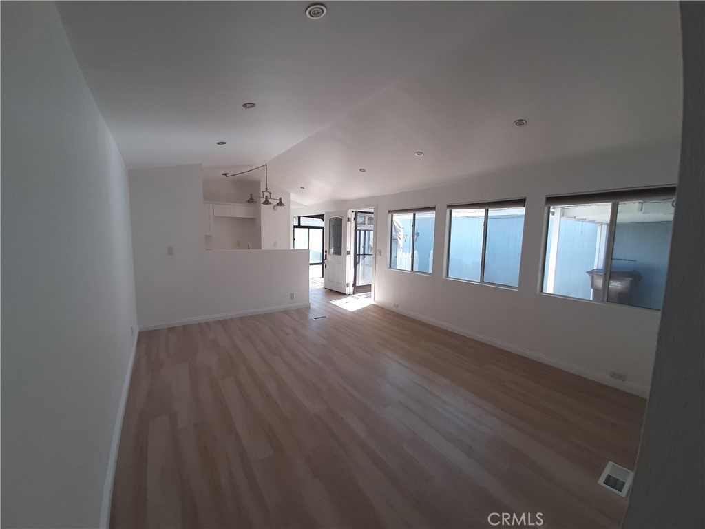1652 Home Terrace Property Photo 6