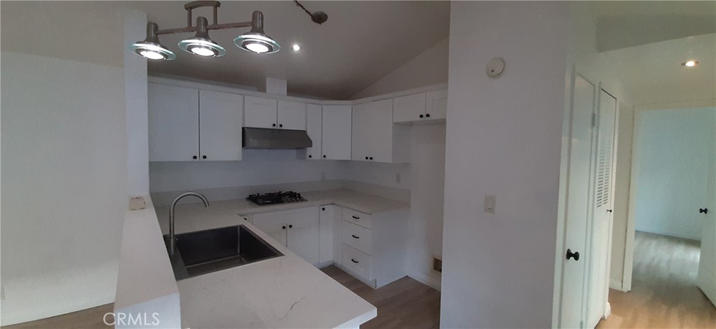 1652 Home Terrace Property Photo 8