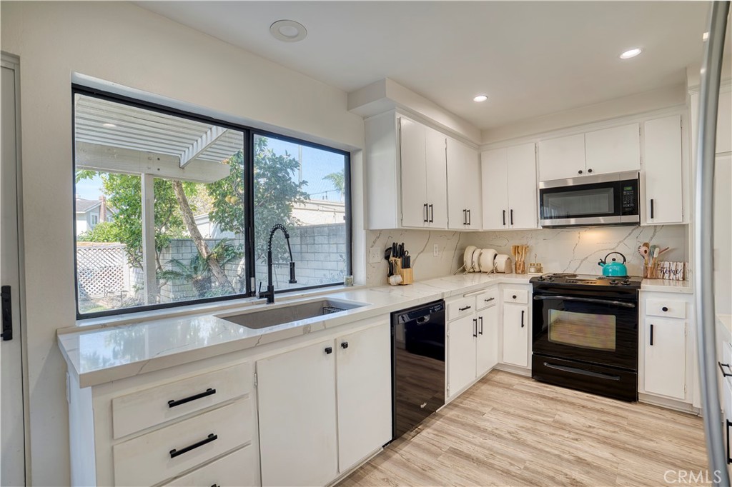 14385 Suffolk Property Photo 8