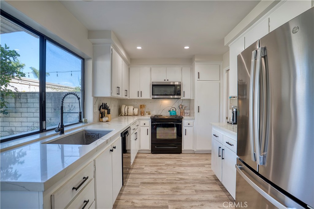 14385 Suffolk Property Photo 9