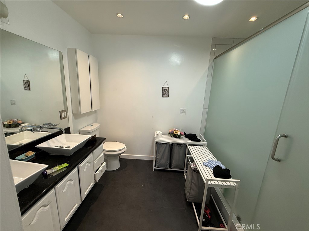 2545 Zonal Avenue Property Photo 2