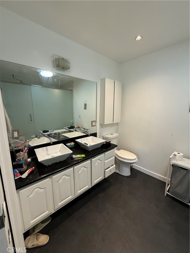 2545 Zonal Avenue Property Photo 3