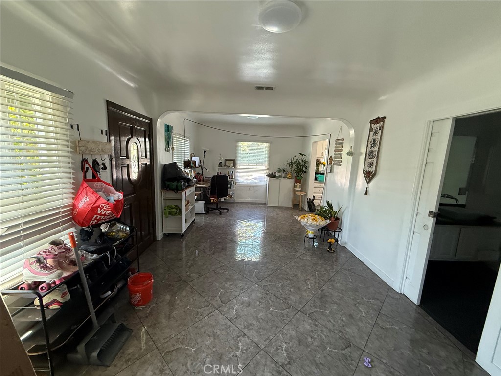 2545 Zonal Avenue Property Photo 4