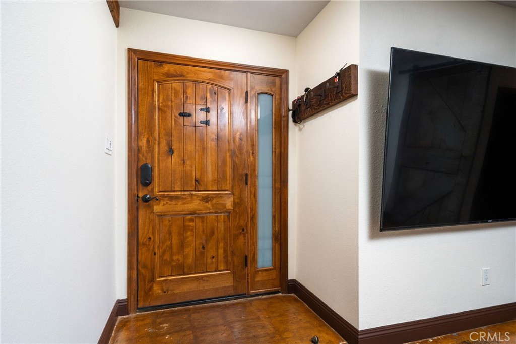 102 S Burnaby Drive Property Photo 4