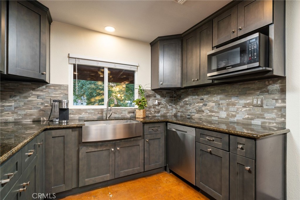 102 S Burnaby Drive Property Photo 8
