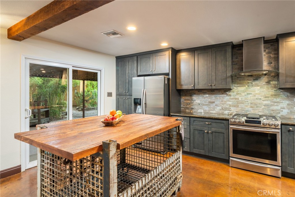 102 S Burnaby Drive Property Photo 11
