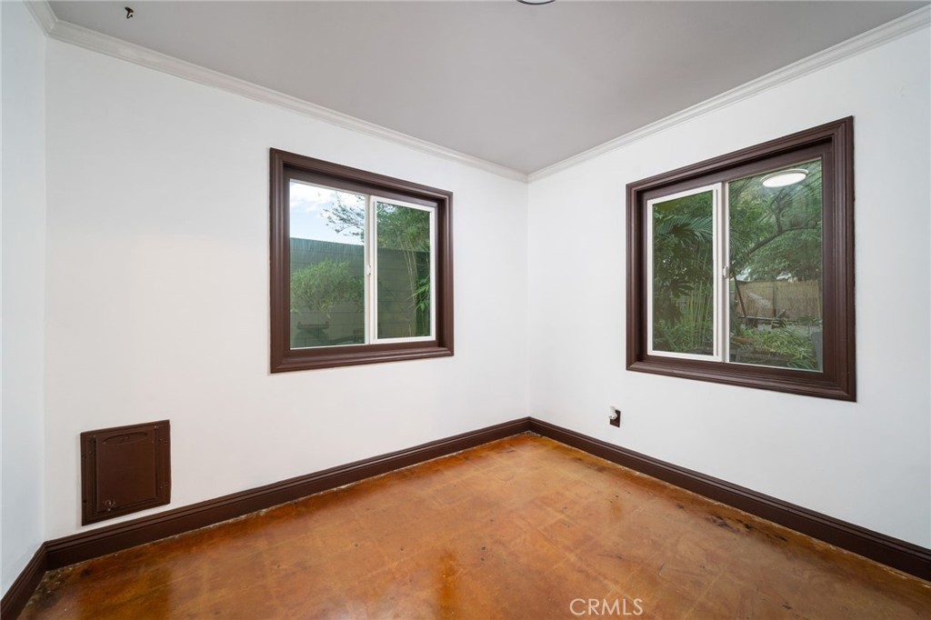 102 S Burnaby Drive Property Photo 16