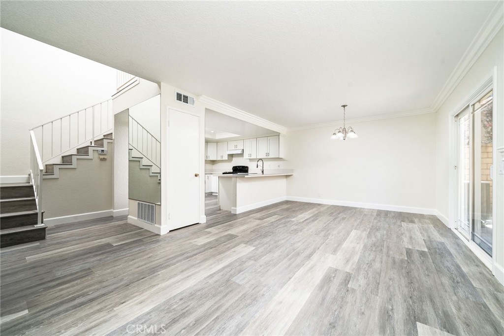 6864 Woodcrest Property Photo 9