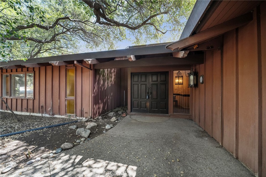 677 N Deodar Property Photo 2