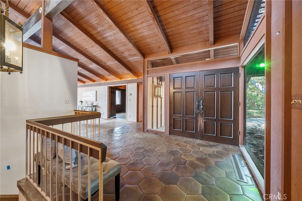 677 N Deodar Property Photo 4