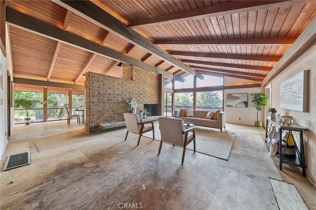 677 N Deodar Property Photo 6