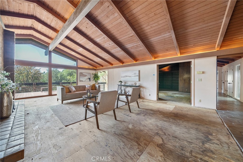 677 N Deodar Property Photo 7
