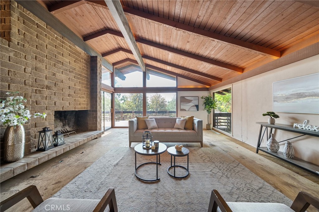 677 N Deodar Property Photo 8