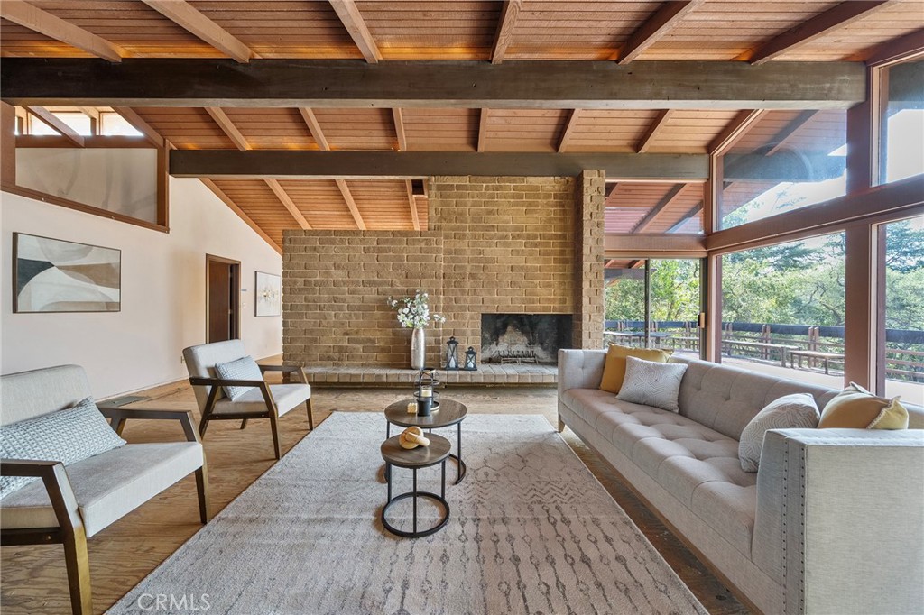 677 N Deodar Property Photo 9