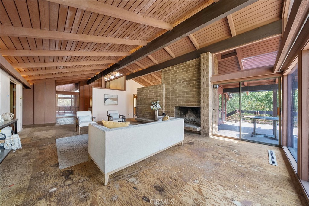 677 N Deodar Property Photo 10