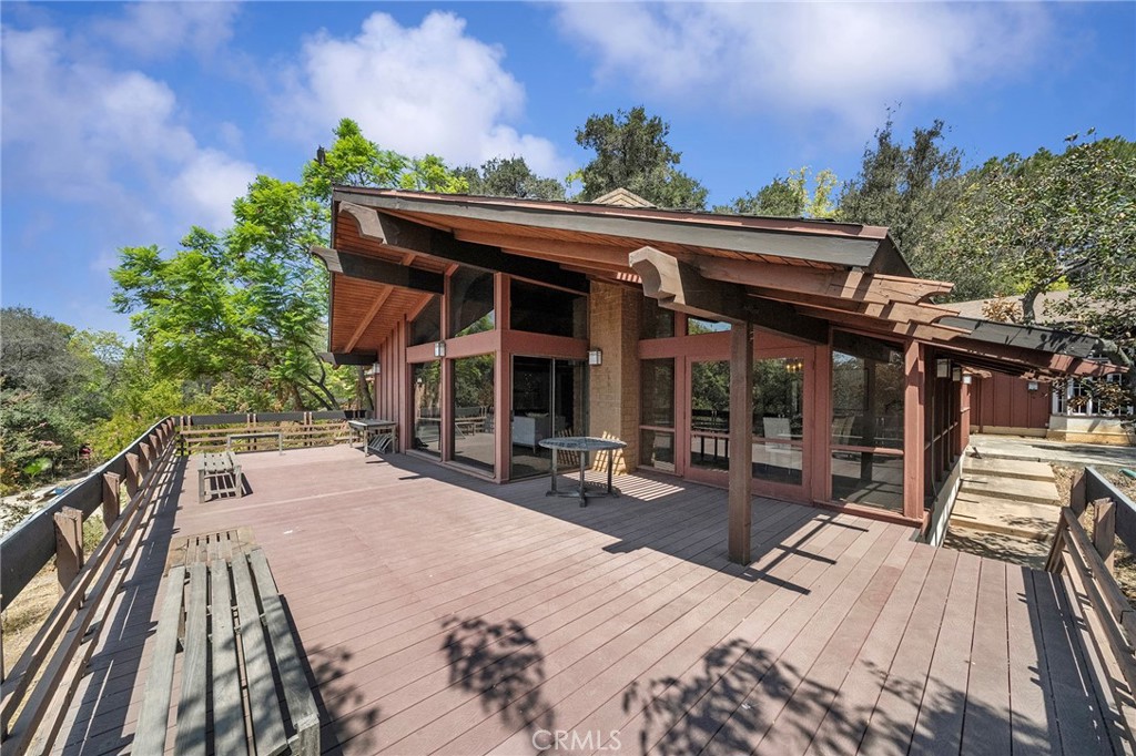 677 N Deodar Property Photo 11