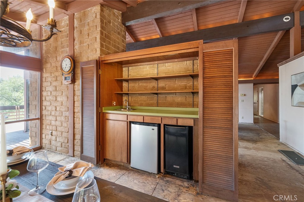 677 N Deodar Property Photo 15
