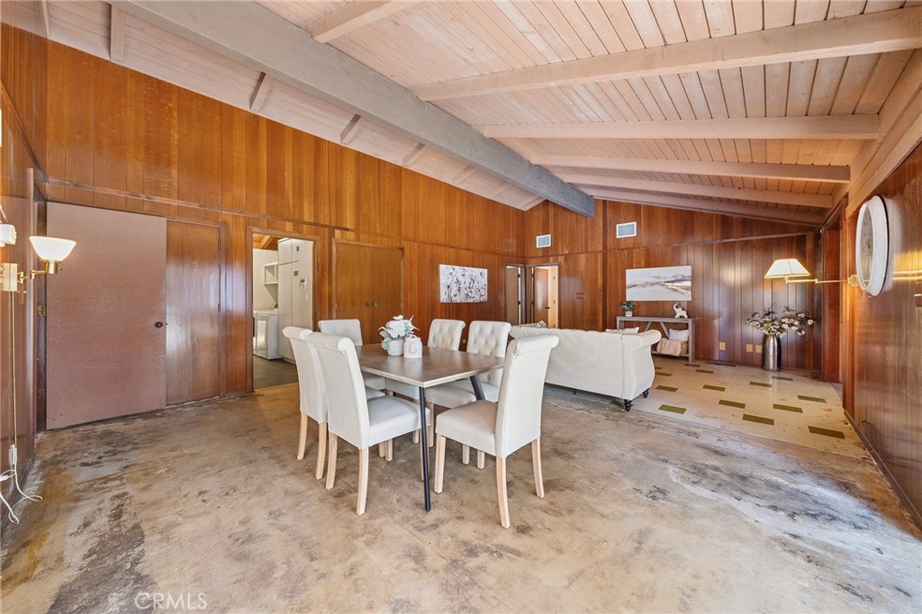 677 N Deodar Property Photo 20