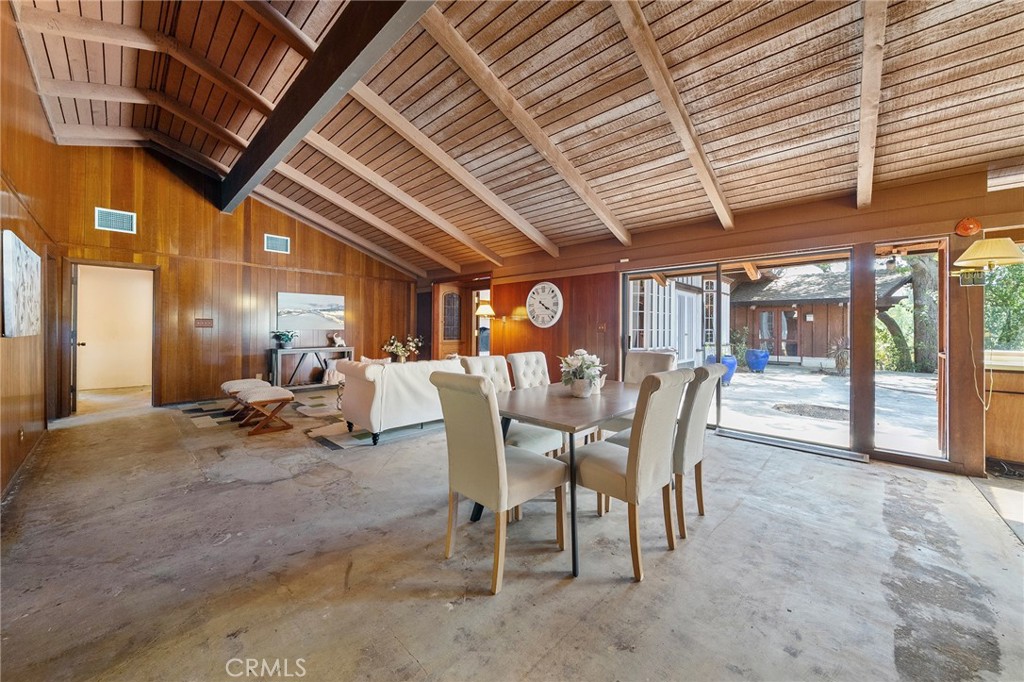 677 N Deodar Property Photo 21